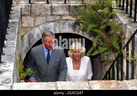 Principe Carlo, Principe di Galles e Camilla, Duchessa di Cornovaglia visitare la storica città di Falmouth in Giamaica. Foto Stock