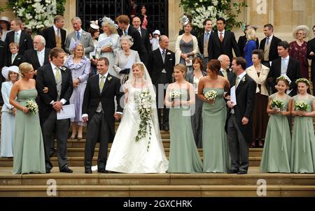 Peter Phillips e Autumn Kelly lasciano la Cappella di San Giorgio dopo la cerimonia di matrimonio al Castello di Windor, Windsor. Foto Stock