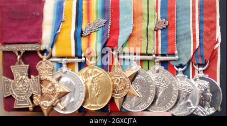 Medaglie di Victoria Cross presso un Servizio di riunione per la Victoria and George Cross Association a St Martin in the Fields, a Londra. Foto Stock