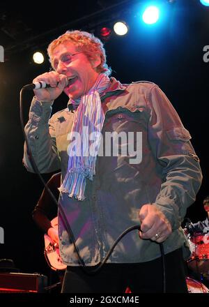 Roger Daltrey dell'OMS esegue un concerto unico insieme a Pete Doherty of Babyshambles in aiuto del Teenage Cancer Trust presso la Carling Bristol Academy. Foto Stock