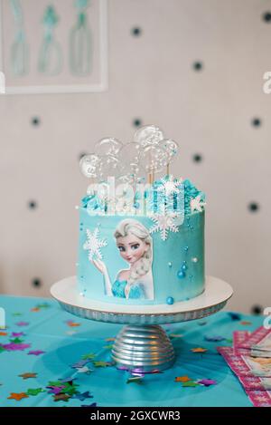 Decorazione Torta frozen  Frozen birthday cake, Elsa cakes, Elsa  birthday cake