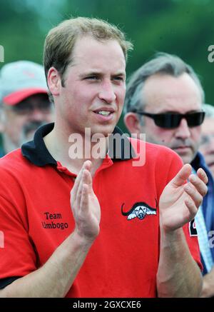 Il Principe William suona la polo al Cirencester Park il 6 giugno 2010. Foto Stock