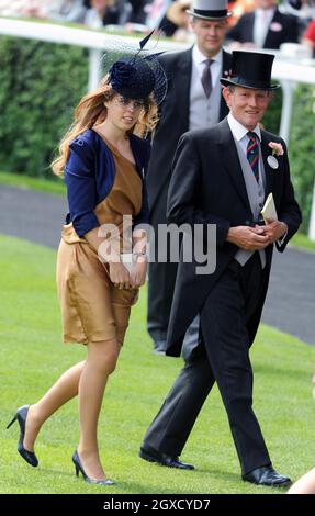 La principessa Beatrice partecipa al giorno delle Signore al Royal Ascot il 17 giugno 2010. Foto Stock