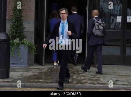 Redattore politico di notizie di ITV Robert Peston mentre assiste alla conferenza del partito conservatore a Manchester. Data foto: Martedì 5 ottobre 2021. Foto Stock