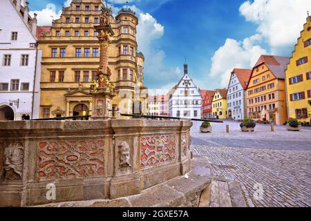 Rothenburg ob der Tauber. Piazza principale (Marktplatz o Piazza del mercato) della città medievale tedesca di Rothenburg ob der Tauber. Regione bavarese della Germania Foto Stock