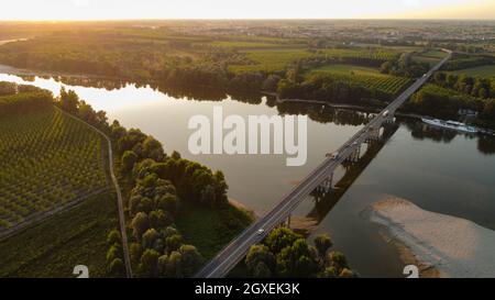 Veduta aerea di Viadana - Ponte Boretto, Emilia Romagna. Italia. Foto di alta qualità Foto Stock