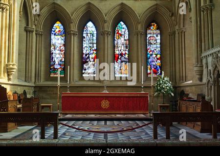 High Alter e East Window a Southwell Minster a Nottinghamshire, Inghilterra, Regno Unito Foto Stock