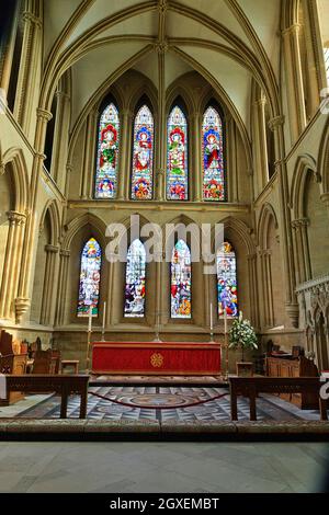 High Alter e East Window a Southwell Minster a Nottinghamshire, Inghilterra, Regno Unito Foto Stock