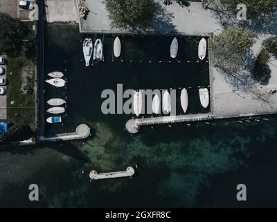 da un drone si può ammirare una splendida vista sul lago d'iseo Foto Stock