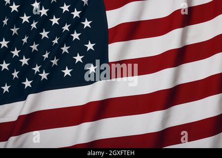 Primo piano tela di cotone pesante sfondo della bandiera nazionale degli Stati Uniti, simbolo del patriottismo americano, alto angolo di vista, direttamente sopra Foto Stock