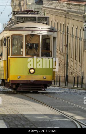 Trolley tradizionale di Lisbona Foto Stock