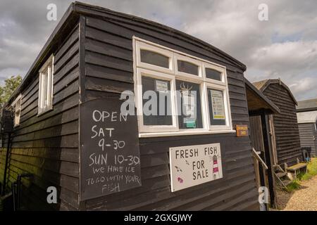 Rifugio Fishermans che vende pesce a Orford Suffolk Foto Stock