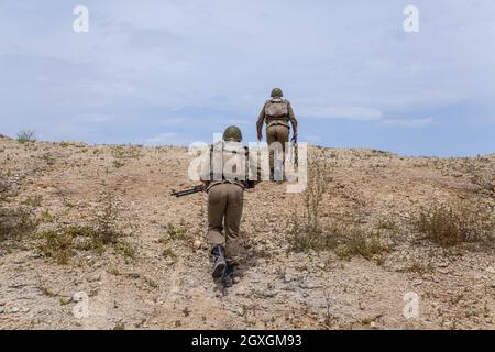 Paracadutisti sovietici in Afghanistan durante la guerra sovietica afghana Foto Stock