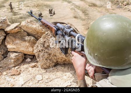 Paracadutista sovietico in Afghanistan durante la guerra sovietica afghana Foto Stock