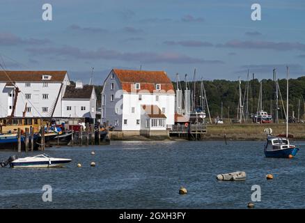 Woodbridge sul fiume Deben con il suo Tide Mill e Boating Marina, Woodbridge, Suffolk, Inghilterra, Regno Unito, Foto Stock