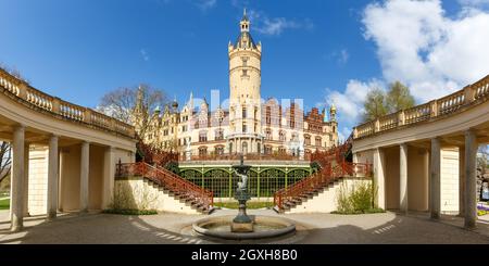 Castello di Schwerin Castello di Schweriner Schloss Orangerie Parlamento Governo vista panoramica Mecklenburg-Vorpommern In Germania punto di riferimento Foto Stock