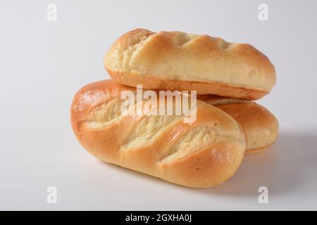 Baguette francese. Mini baguette fresche con crosta dorata croccante Foto Stock