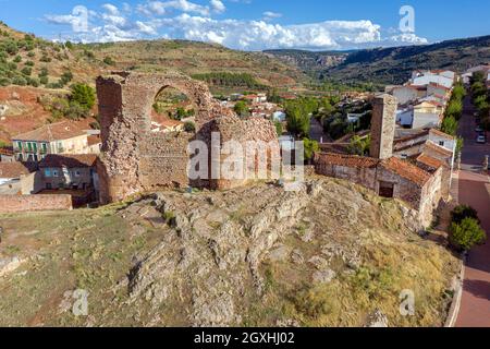 Rovine viste sulla montagna del vecchio acquedotto di Alcaraz, Albacete. Spagna Foto Stock