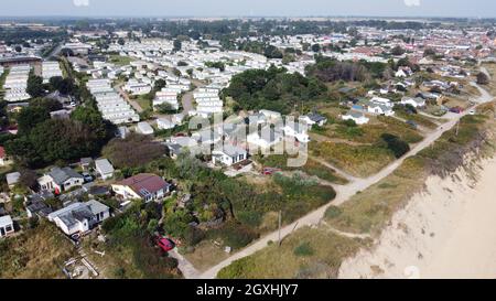 Hemsby villaggio sul mare e spiaggia Norfolk Inghilterra vista aerea Foto Stock