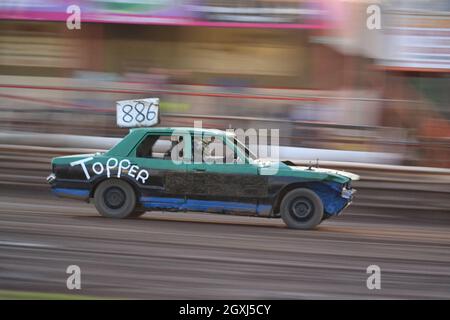 Mark 4 Ford Cortina - Banger Racing - Pre 75 Meeting - Fast Moving Race Car - Blurred background - Fast Speed Racing - Motorsport - Scunthorpe - UK Foto Stock