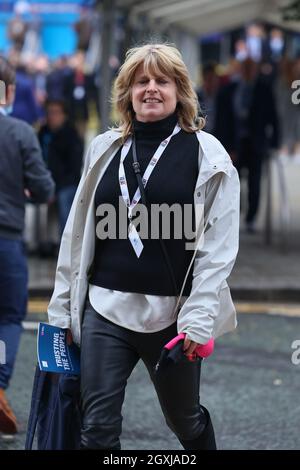 MANCHESTER, REGNO UNITO. 5 OTTOBRE Rachel Johnson, sorella di Boris, il terzo giorno della Conferenza del Partito conservatore a Manchester Central, Manchester, martedì 5 ottobre 2021. (Credit: MI News) Credit: MI News & Sport /Alamy Live News Foto Stock