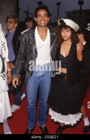 Mario Van Peebles e Troy Beyer al 'Jaws: The Revenge' Universal City Premiere il 16 luglio 1987 al Cineplex Odeon Universal City Cinemas di Universal City, California. Credit: Ralph Dominguez/MediaPunch Foto Stock