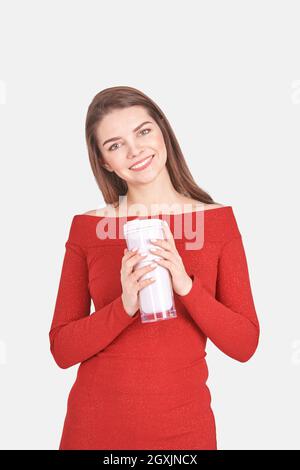 Bella giovane donna con tazza di caffè. Ritratto dello studio. Foto Stock