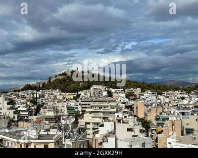 Skyline della città in una giornata trascorsa, Atene, Attica, Grecia Foto Stock
