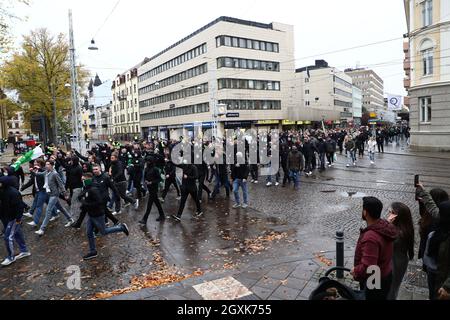 I fan di Hammarby hanno fatto la partita di Drottninggatan domenica ad Allsvenskan tra IFK Norrköping-Hammarby SE alla Platinumcars Arena, Norrköping, Svezia 3 ottobre 2021. Foto Stock