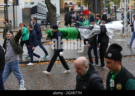 I fan di Hammarby hanno fatto la partita di Drottninggatan domenica ad Allsvenskan tra IFK Norrköping-Hammarby SE alla Platinumcars Arena, Norrköping, Svezia 3 ottobre 2021. Foto Stock