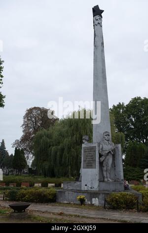 Czestochowa, Polonia - 26 settembre 2021. Tombe di guerra sovietiche e sito commemorativo a Czestochowa. Circa 18,000 tombe di prigionieri di guerra sovietici Foto Stock