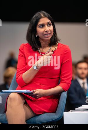 Manchester, Inghilterra, Regno Unito. 5 ottobre 2021. NELLA FOTO: Suella Braverman MP - Procuratore generale, visto parlare di Global Britain: Il nostro piano per l'immigrazione. Scene durante la Conferenza del partito conservatore #CPC21. Credit: Colin Fisher/Alamy Live News Foto Stock