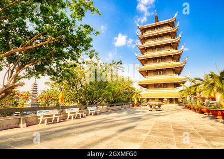 Pagoda di Vinh Nghiem in un giorno di sole a ho Chi Minh City, Vietnam Foto Stock