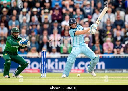 I pipistrelli inglesi Jos Buttler Foto Stock