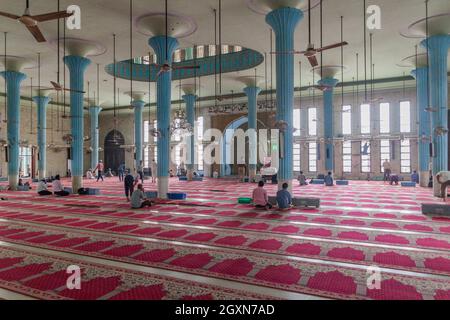 DHAKA, BANGLADESH - 20 NOVEMBRE 2016: Interno della Moschea Nazionale di Mukarram a Dhaka, Bangladesh Foto Stock