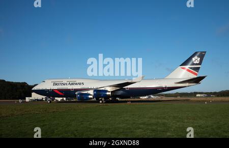 Smantellamento della British Airways Boeing 747 G-BNLY parcheggiato a Dunsfold Aerodrome, Surrey, Regno Unito Foto Stock