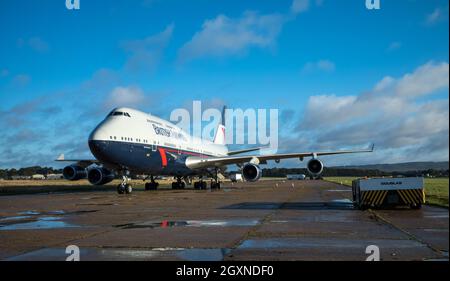 Smantellamento della British Airways Boeing 747 G-BNLY parcheggiato a Dunsfold Aerodrome, Surrey, Regno Unito Foto Stock