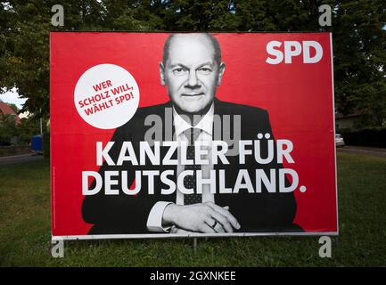 Manifesto elettorale del DOCUP, OLAF Scholz, ministro tedesco delle Finanze e candidato al vertice del DOCUP, sul poster elettorale del DOCUP, elezione del Bundestag