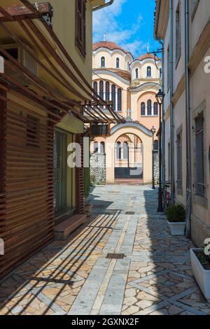 Stretto passaggio per la Cattedrale Ortodossa nascita di Cristo, Shkodra, Albania Foto Stock