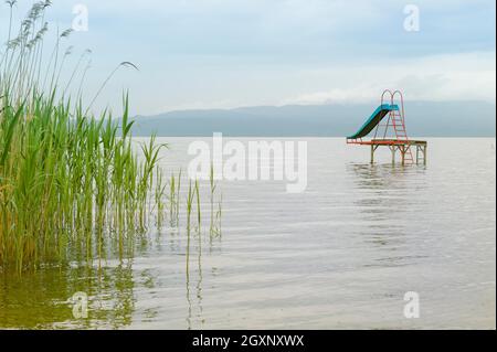 Acqua scivolo, il lago di Ohrid Macedonia Foto Stock