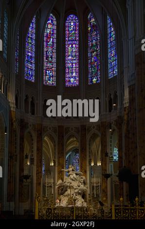 Sky Madonna Blu, la Vergine Blu, Notre Dame de la belle verriere nel coro della Cattedrale di Notre-Dame, Chartres, Eure-et-Loir, Francia Foto Stock