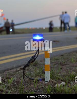 Regione di Vladimir, Russia. 19 agosto 2017. Aeroporto Dobrograd. Festival dell'aria e della musica-2017. Primo piano della luce di navigazione del campo d'aria Foto Stock