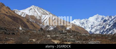 Destinazione di viaggio e punto di vista popolare Tserko Ri. Langtang National Park, Nepal. Foto Stock