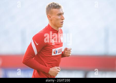 Varsavia, Polonia. 05 ottobre 2021. Adam Buksa di Polonia in azione durante la sessione ufficiale di allenamento della nazionale polacca prima della Coppa del mondo FIFA Qatar 2022 partite di qualificazione contro San Marino e Albania a Varsavia. (Foto di Mikolaj Barbanell/SOPA Images/Sipa USA) Credit: Sipa USA/Alamy Live News Foto Stock