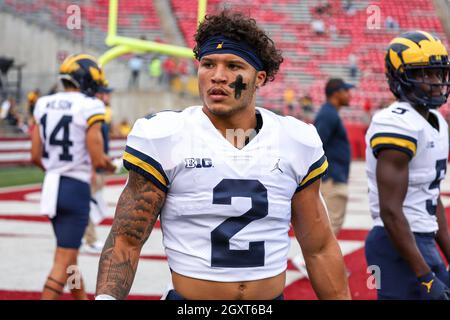 Madison, WISCONSIN, Stati Uniti. 2 ottobre 2021. Michigan Wolverines running back Blake Corum (2) pre-partita durante la partita di football NCAA tra i Michigan Wolverines e i tassi Wisconsin al Camp Randall Stadium di Madison, WISCONSIN. Darren Lee/CSM/Alamy Live News Foto Stock