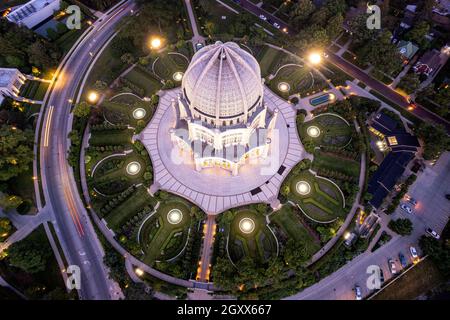 Veduta aerea della Casa di culto di Baha'i di notte, Wilmette, Chicago, USA Foto Stock