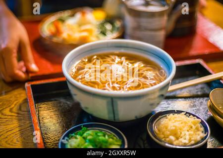 Noodle tradizionale in stile Kyoto in un ristorante giapponese Foto Stock