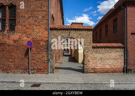 Strade della città vecchia. Juterbog è una città storica situata nel nord-est della Germania, nel distretto di Brandeburgo. Foto Stock