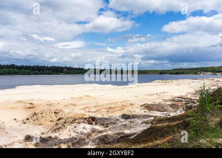 Un lago forestale senza nome in Buck'schen Schweiz (Buckschen Swiss) - paesaggio naturale speciale (Moraine - tipo di depositi glaciali, l'ultima era glaciale) in t Foto Stock