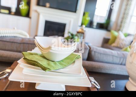 Verde mela accenti decorativi astratta da pranzo nella casa. Foto Stock